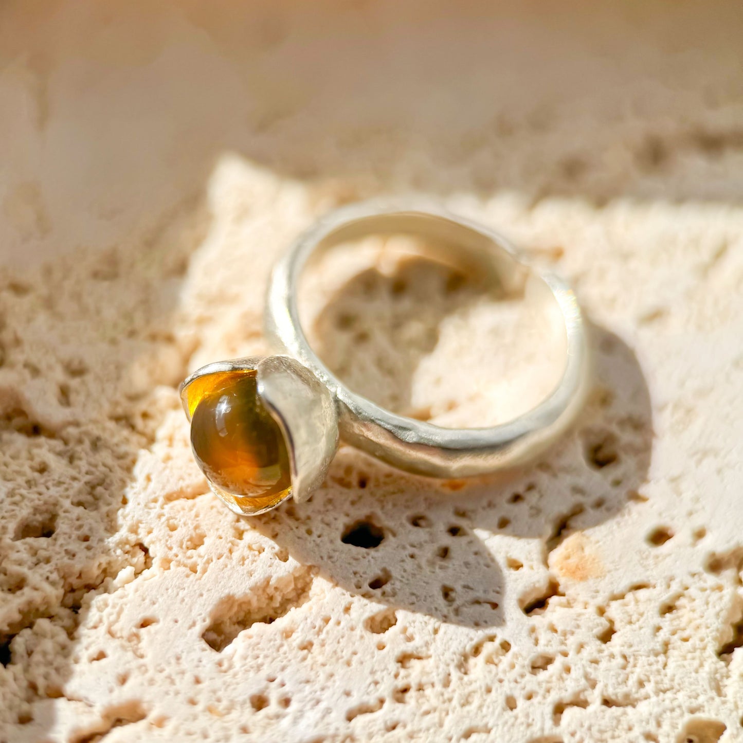 Tulip-Natural Dominican Blue Amber Bead Sky Blue Amber Ring