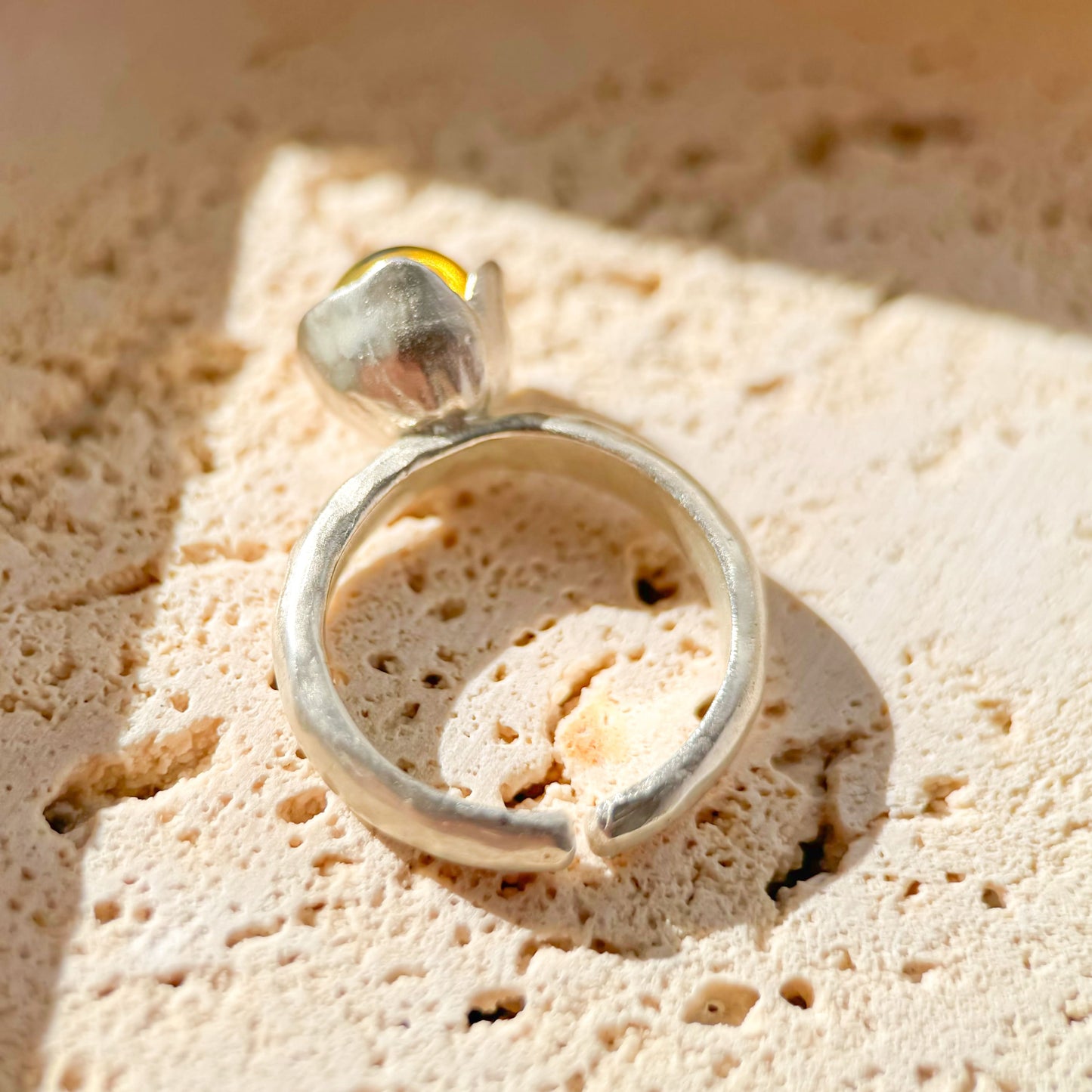 Tulip-Natural Dominican Blue Amber Bead Sky Blue Amber Ring