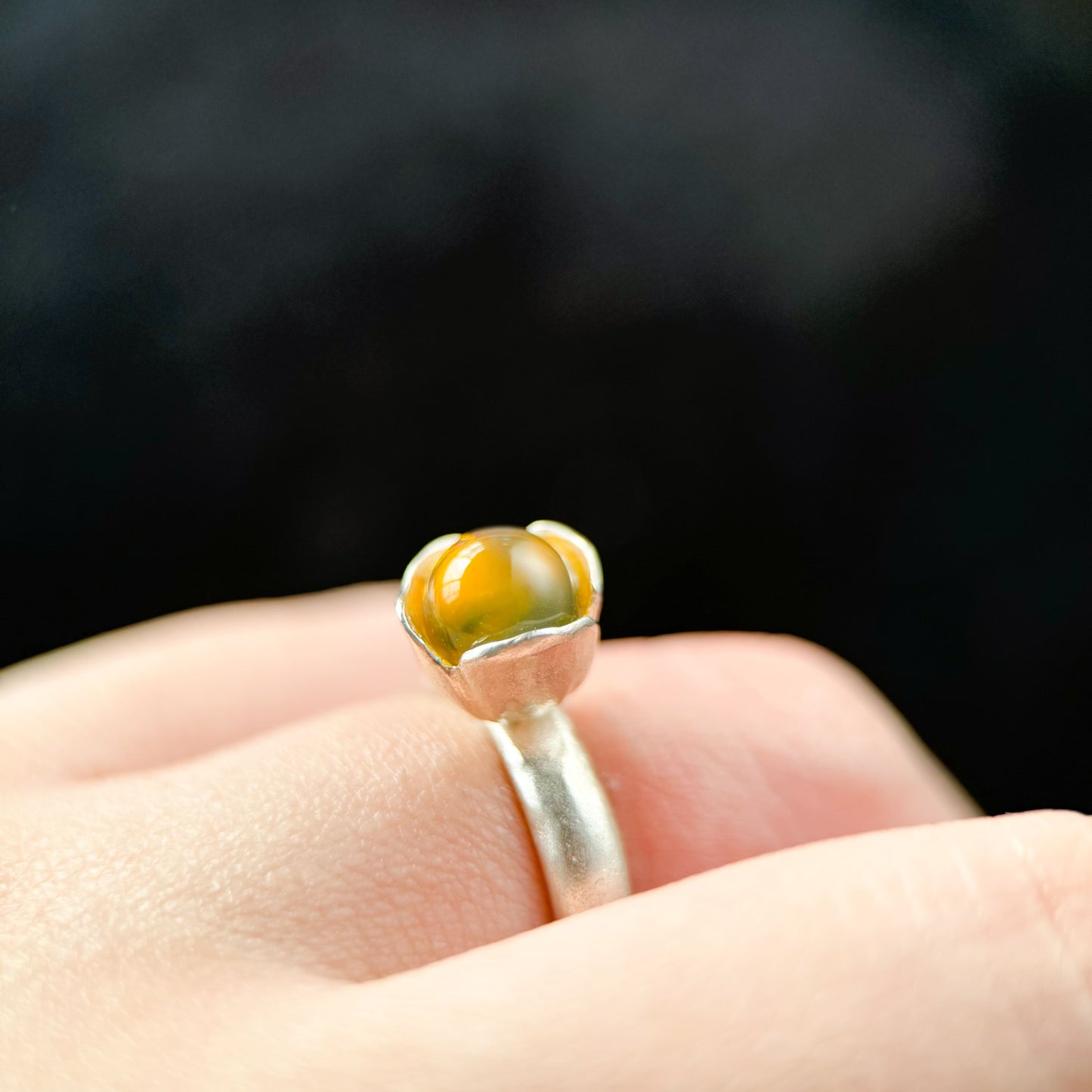 Tulip-Natural Dominican Blue Amber Bead Sky Blue Amber Ring