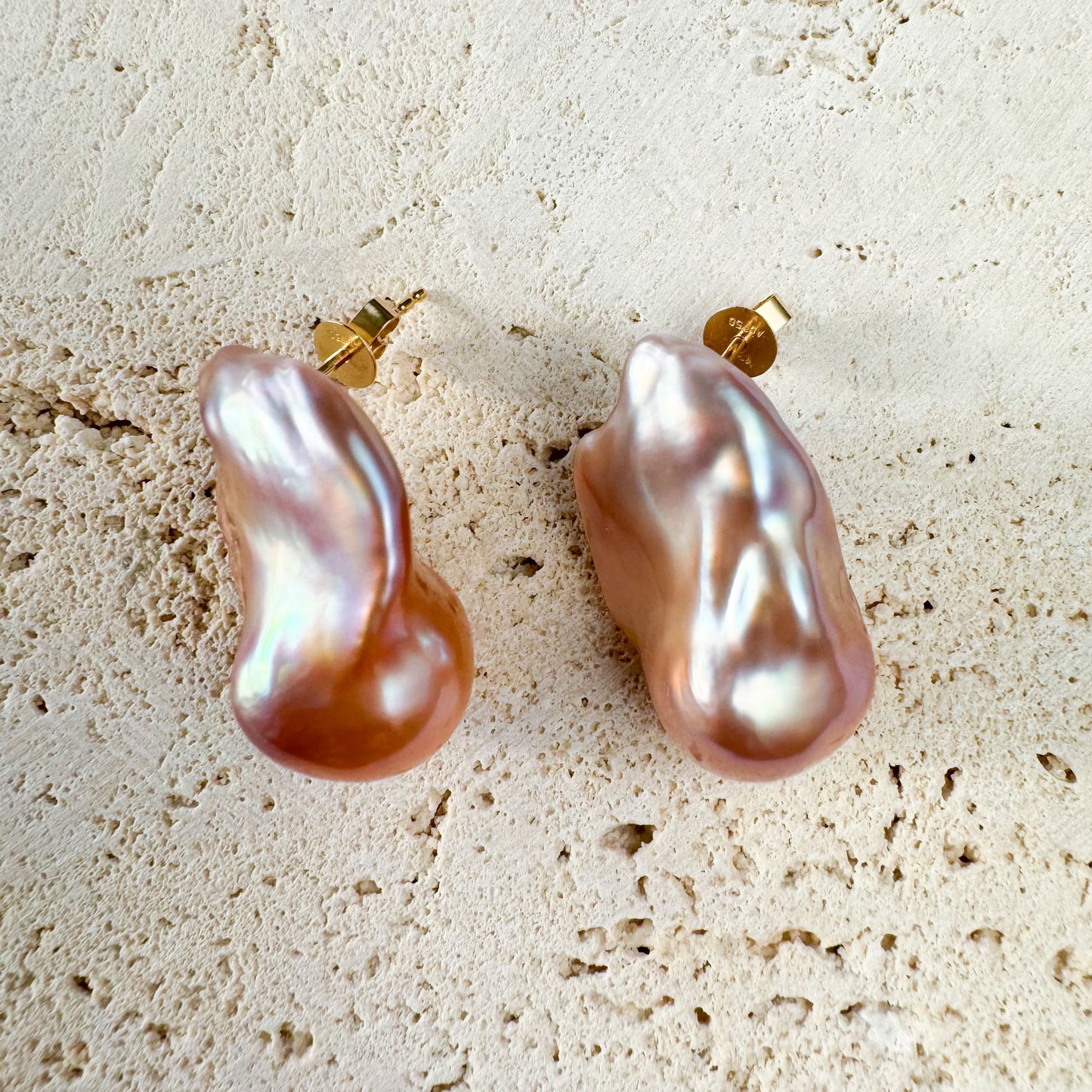 Radiant Glow - 18K Gold Freshwater Violet Champagne Baroque Pearl Ear Studs