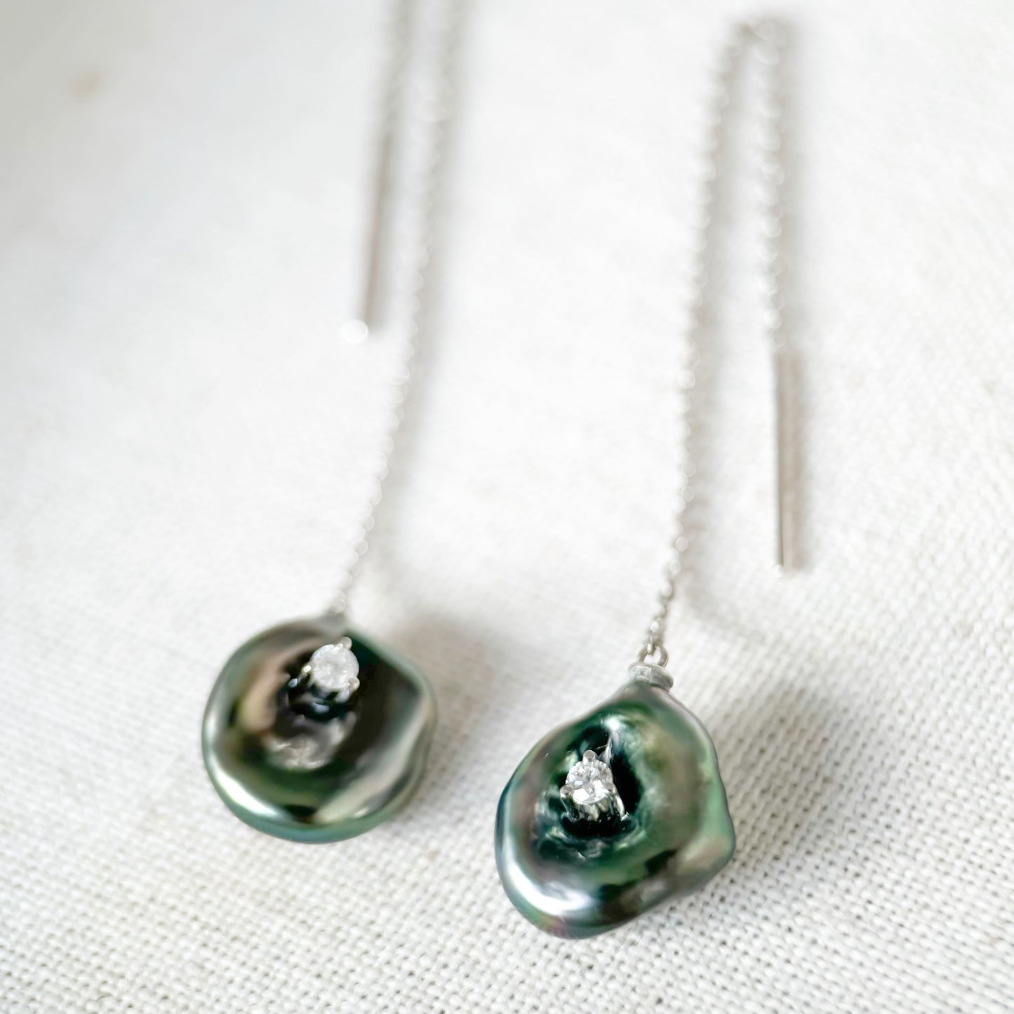 18K White Gold Tahitian Petal-Shaped Keshi Pearl Diamond Ear Thread